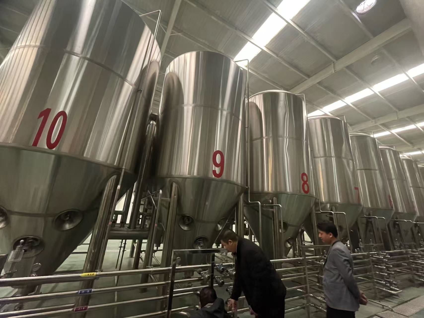 白云精酿啤酒设备厂—平面布置、设备设计、制造、调试、培训等一条龙服务